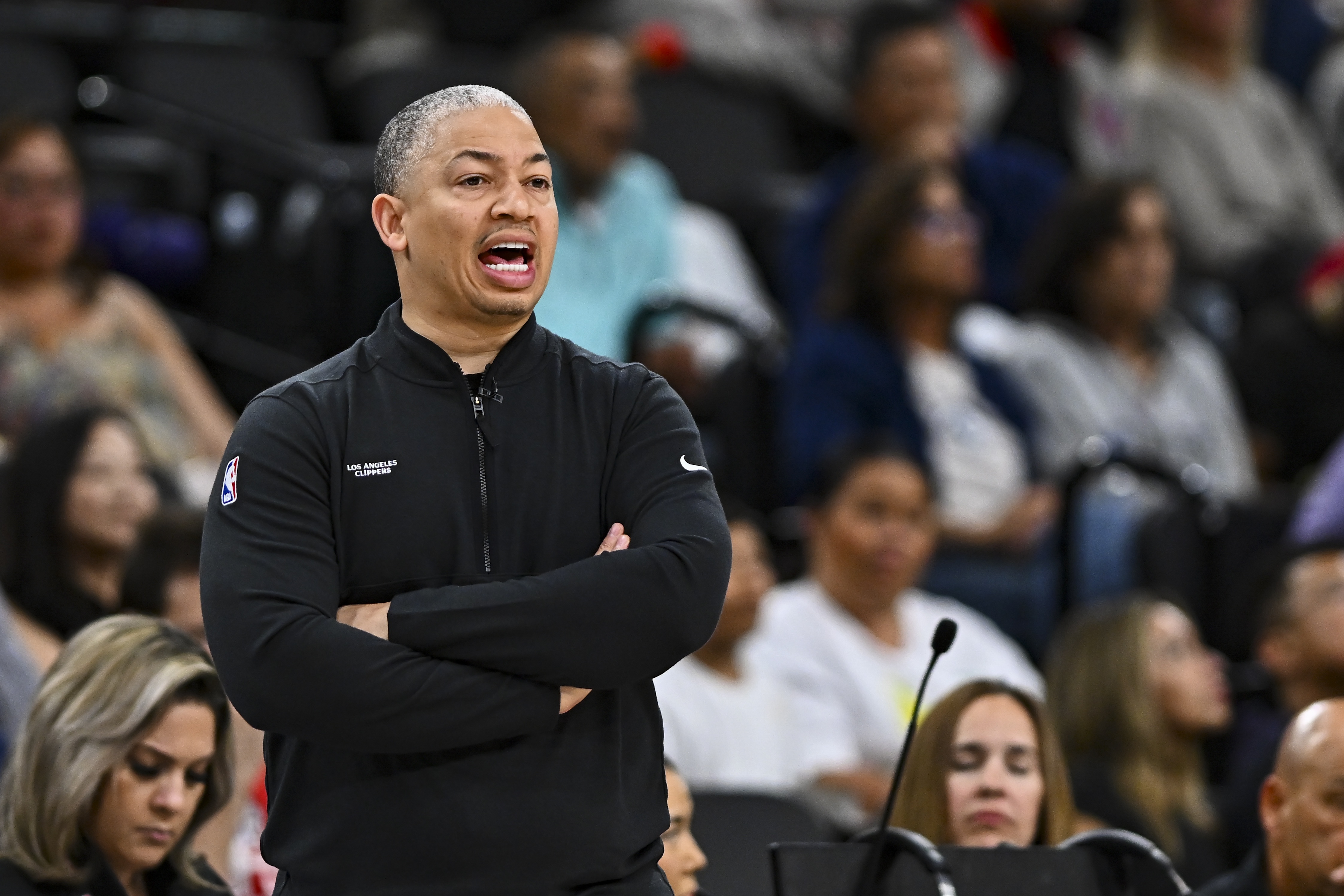 爱游戏平台体验-泰伦·卢：我们现在的小个阵容效果不够好 我告诉队员 这责任在我